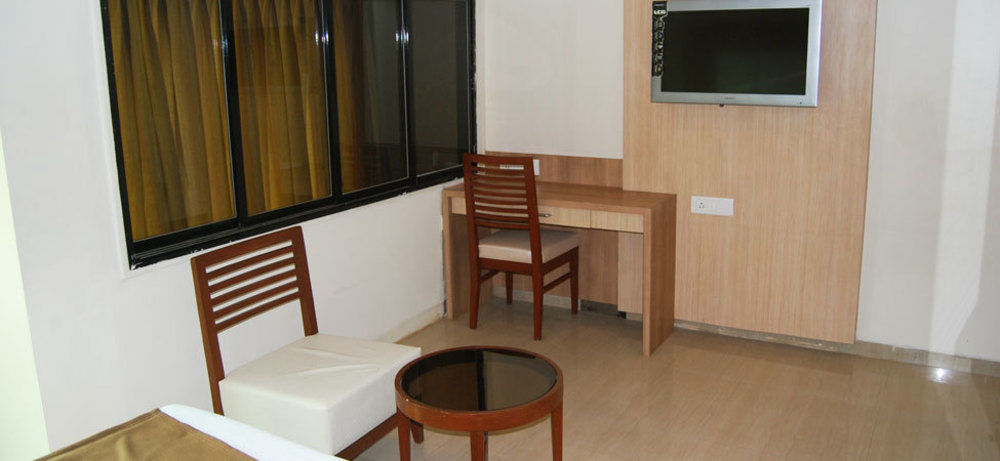 Oyo 2026 Hotel Aishwarya Residency Navi Mumbai Exterior foto