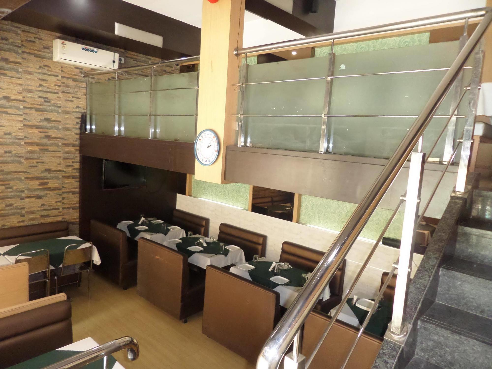 Oyo 2026 Hotel Aishwarya Residency Navi Mumbai Exterior foto