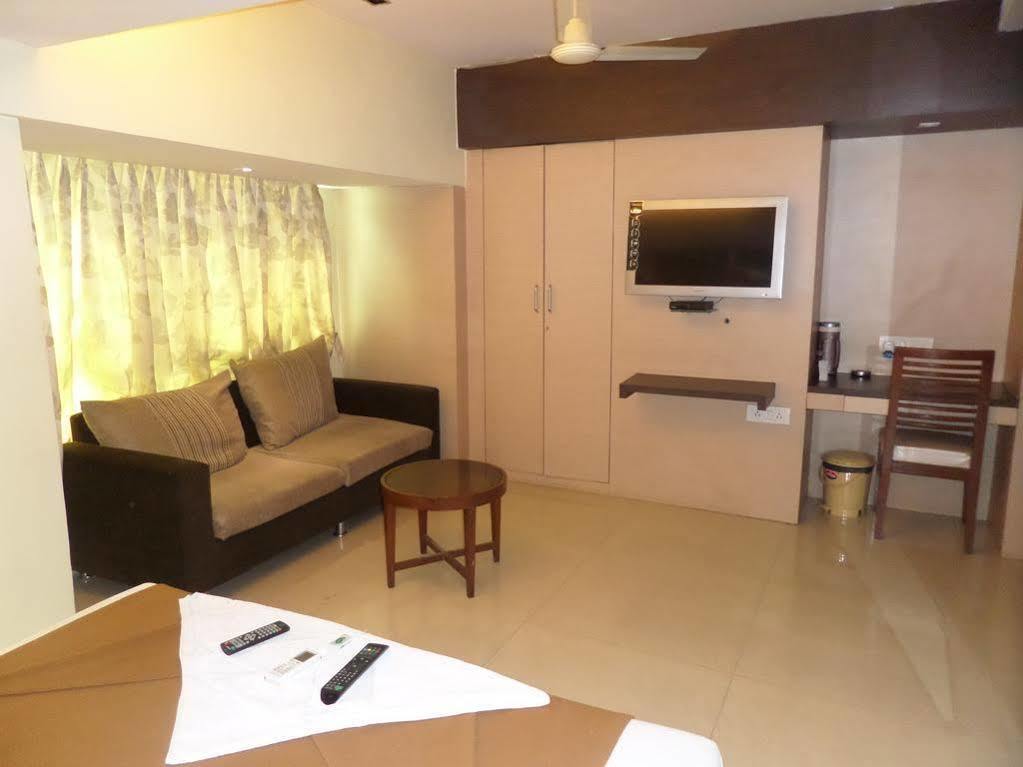 Oyo 2026 Hotel Aishwarya Residency Navi Mumbai Exterior foto