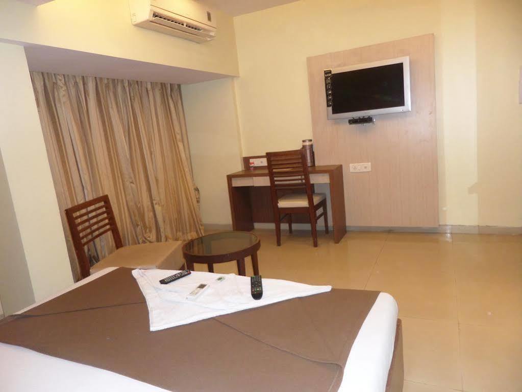 Oyo 2026 Hotel Aishwarya Residency Navi Mumbai Exterior foto