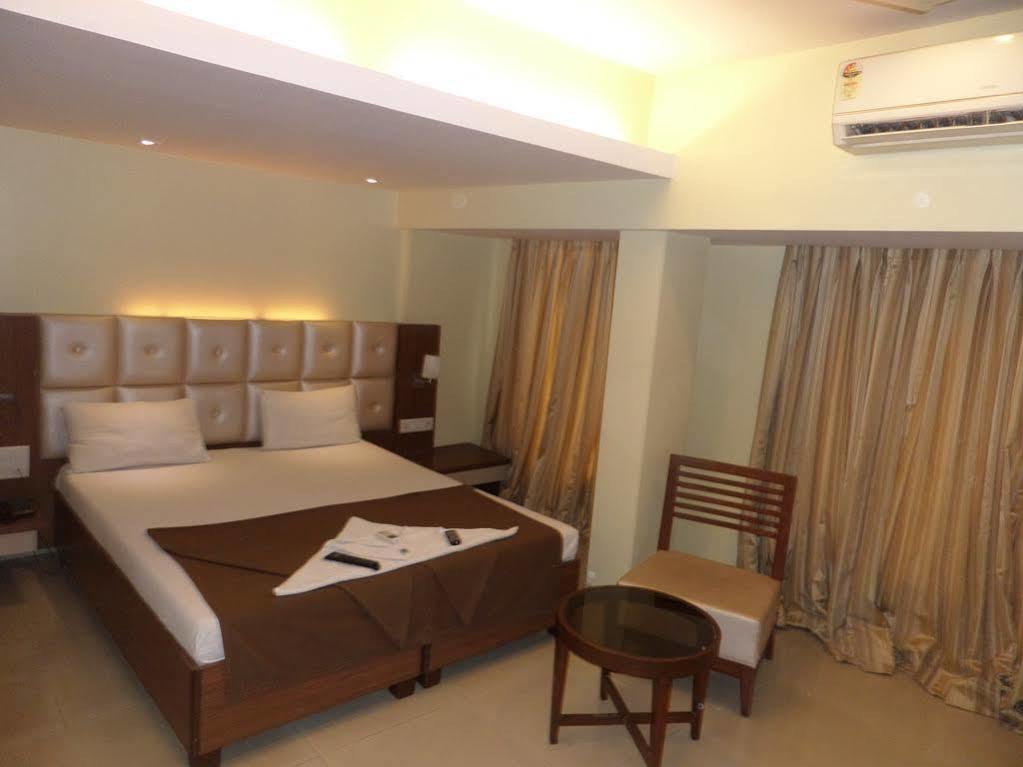 Oyo 2026 Hotel Aishwarya Residency Navi Mumbai Exterior foto